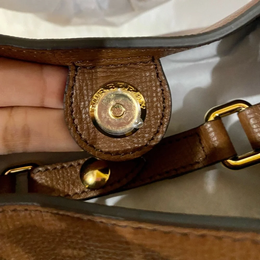 NWT Burberry tote Handbag - Picture 9 of 16